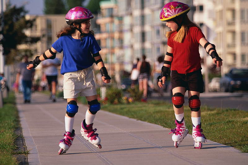 Para proteger la seguridad del patinaje infantil, el equipo de protección para patinaje sobre ruedas para niños se ha convertido en un estándar para los deportes